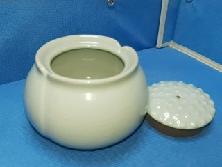 蓮蓬造型青瓷茶倉