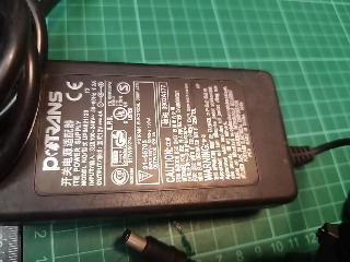 桌上型交換式電源