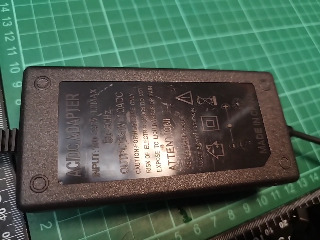 桌上型交換式電源