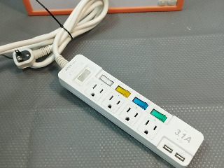 4插座/2USB/3.1A