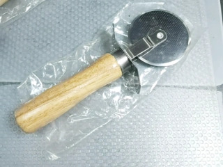 披薩滾輪刀