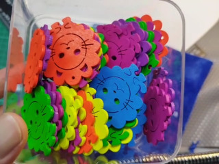 彩色獅子木片