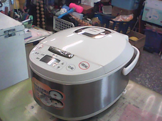 電子鍋(線在內)無保固