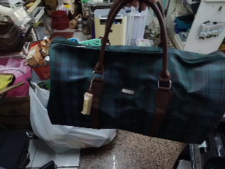 格紋手提包