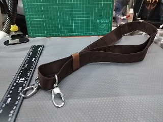 問號扣背帶