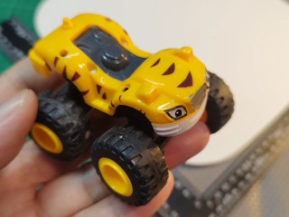飆風老虎賽車
