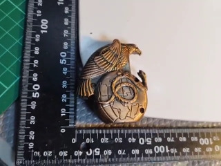 鷹形裝飾物