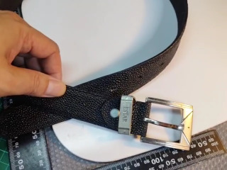 黑色壓紋腰帶