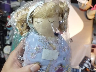 金髮女孩娃