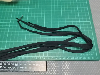 黑色鞋帶