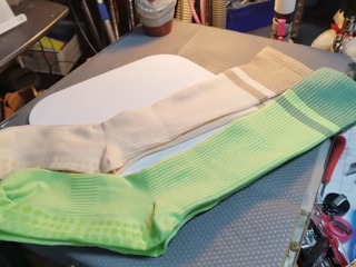 條紋運動中筒襪