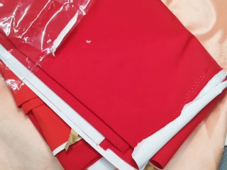 紅色布料塊