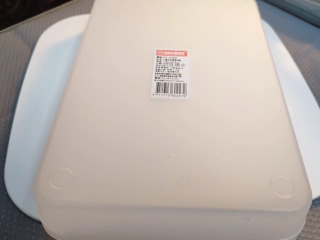 白色塑膠收納盒