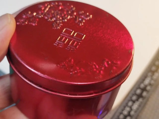 紅色浮雕小罐
