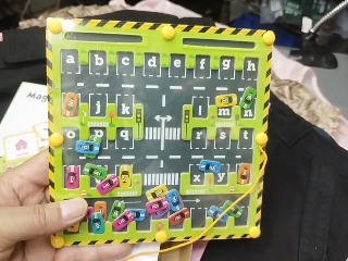 字母迷宮玩具