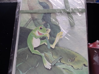 用兩條腿走路的青蛙