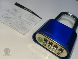 藍色四位密碼鎖