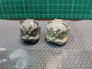 一對造型獅頭小擺飾