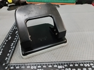 黑色雙孔打孔機