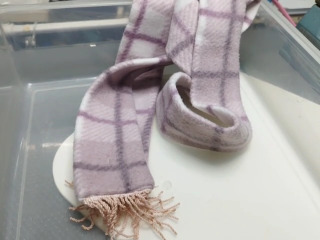 粉紫格紋抓絨圍巾