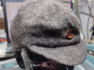 灰雜色針織鴨舌帽