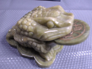 三腳蟾蜍咬錢蟾蜍