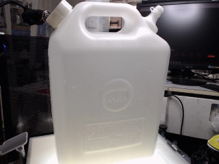 10公升的塑膠油桶或儲水桶