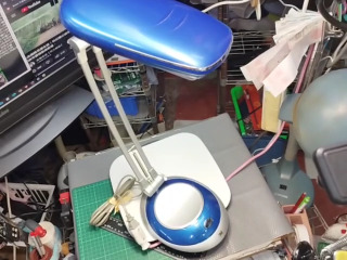 藍白檯燈