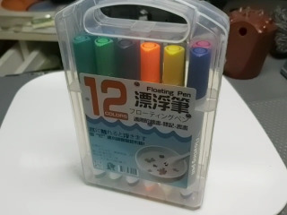 12色的飄浮筆