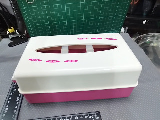 粉白面紙盒