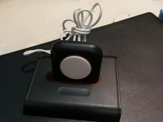 簡約充電集線底座