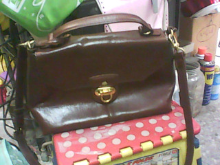 沙伯迪澳真皮側背包