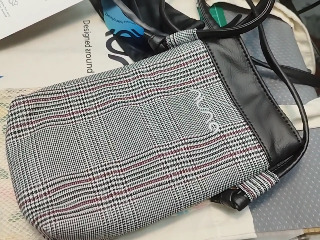 千格側背包