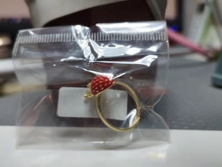 草莓造型戒指