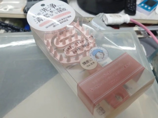 頭皮洗淨按摩刷