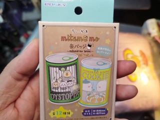 罐頭造型襟章