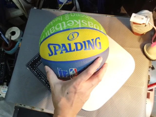 斯伯丁彩色籃球