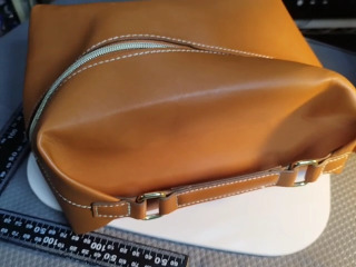 棕色皮革化妝包