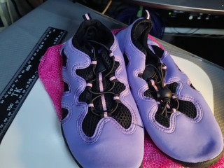 紫黑配色涉水鞋