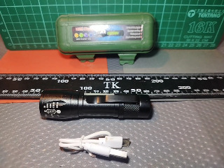 強光手電筒