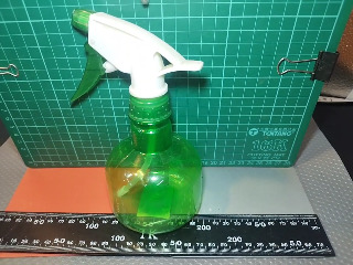 綠色噴瓶
