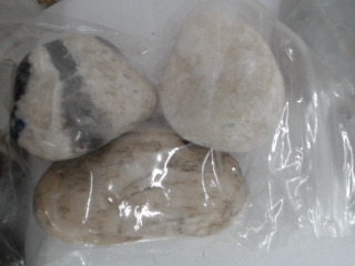 石3入