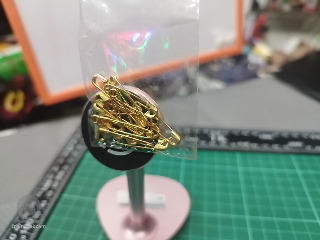 金色別針