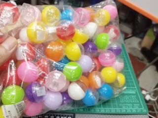 彩色扭蛋殼