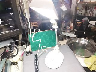 摺疊檯燈