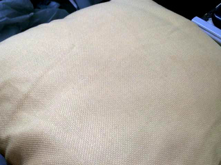 黃色抱枕