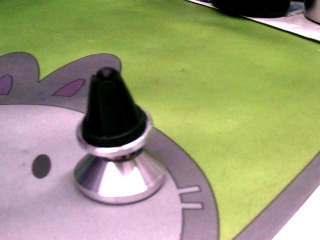 吸鐵式車用手機架