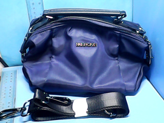 全新包包(帶子在包內)