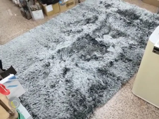 灰色長毛地毯