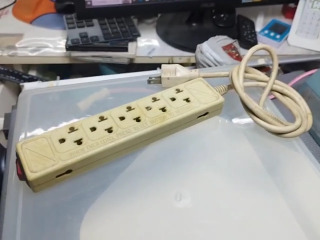 六座電源延長線